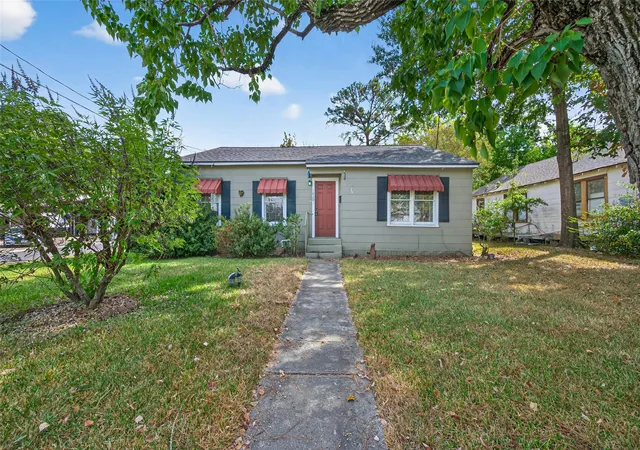 Photo 1 of Single family home for sale at 1020 Houston St, Conroe, TX 77301 | MLS# 88619510 | Listing updated on 2026-06-23