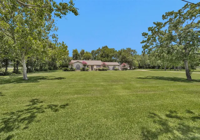 3rd image of 11120 N D St, La Porte, TX 77571 | MLS# 35740730