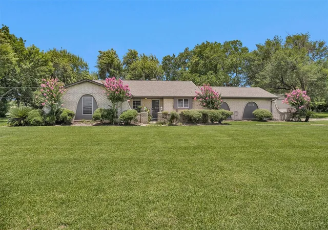 4th image of 11120 N D St, La Porte, TX 77571 | MLS# 35740730