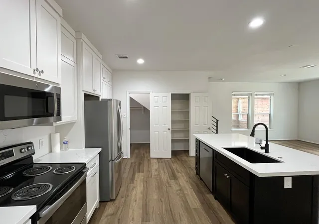 Photo 3 of Single family home for sale at 7042 Plum Crk Ter Ln, Houston, TX 77087 | MLS# 10038136 | Listing updated on 2026-08-17