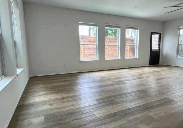 Photo 4 of Single family home for sale at 7042 Plum Crk Ter Ln, Houston, TX 77087 | MLS# 10038136 | Listing updated on 2026-08-17