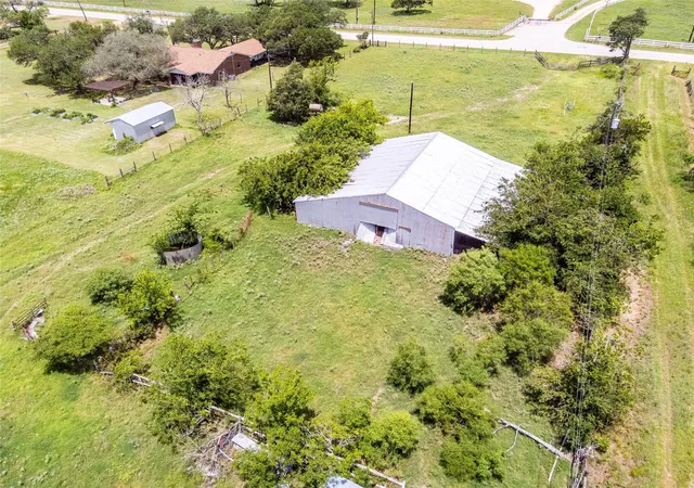 Homes for sale in Giddings, TX | 5951 Acres Cr 208, Giddings, TX 78942 | MLS# 18160123