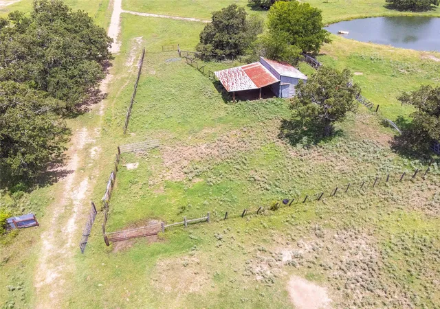 Homes for sale in Giddings, TX | 5951 Acres Cr 208, Giddings, TX 78942 | MLS# 18160123