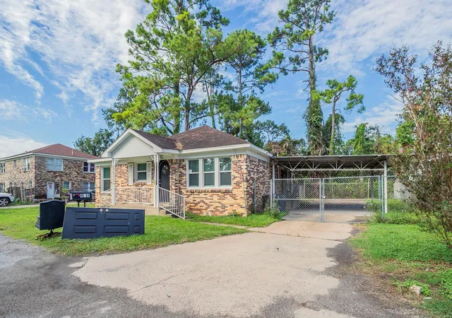 Photo 3 of Sale Pending at 934 Lehman St, Houston, TX 77018 | MLS# 70822906 | Listing updated on 2026-09-15