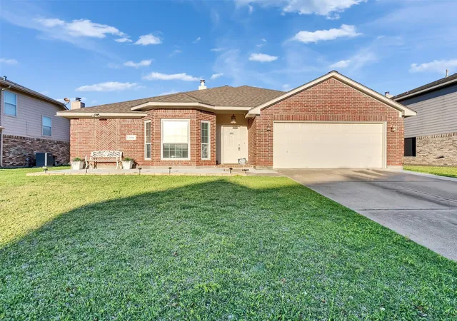 2nd image of 8018 Fox St, Baytown, TX 77523 | MLS# 98242911