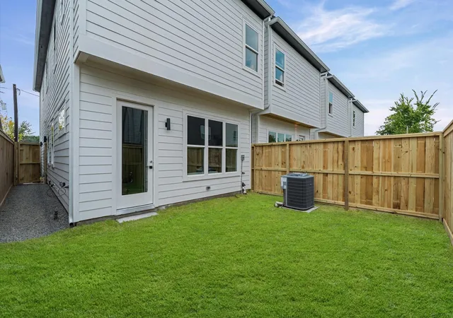 2nd image of 6423 Madrid St, Houston, TX 77021 | MLS# 92418099