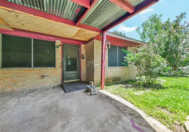 Photo 2 of Sale Pending at 10438 Caxton St, Houston, TX 77016 | MLS# 90146106 | Listing updated on 2026-08-12