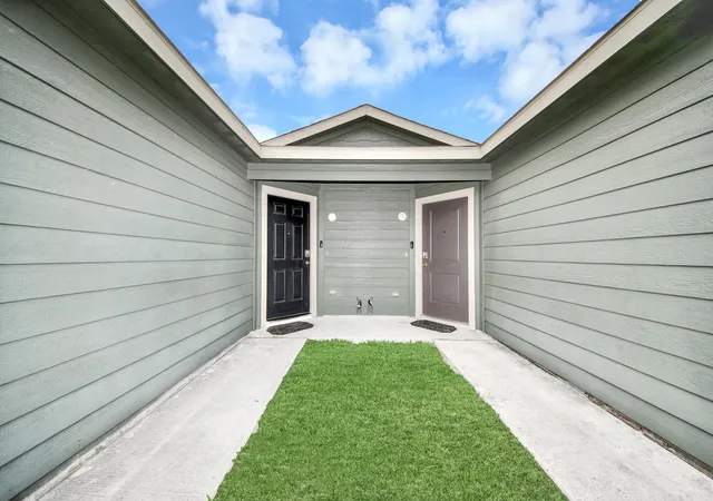Photo 3 of Single family home for sale at 9027 Madera Rd #A/B, Houston, TX 77078 | MLS# 82621885 | Listing updated on 2026-09-10