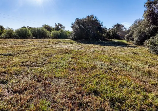 3rd image of 10702 Palestine Rd, Brenham, TX 77833 | MLS# 57377753