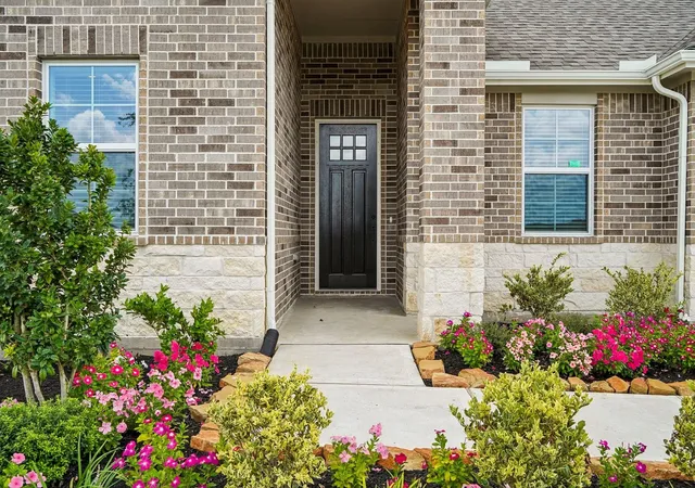 Photo 3 of Sale Pending at 3122 Escobas Ln, League City, TX 77573 | MLS# 93698891 | Listing updated on 2026-09-15