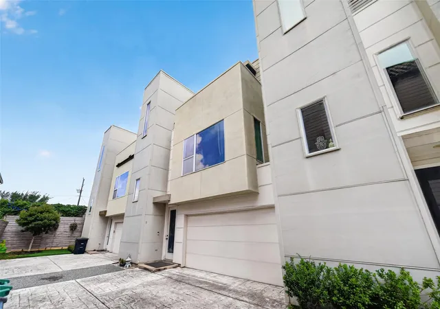 Photo 1 of Townhouse for sale at 1409 Laird St #B, Houston, TX 77008 | MLS# 14807037 | Listing updated on 2026-09-12