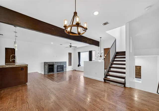 Photo 3 of Townhouse for sale at 1409 Laird St #B, Houston, TX 77008 | MLS# 14807037 | Listing updated on 2026-09-12