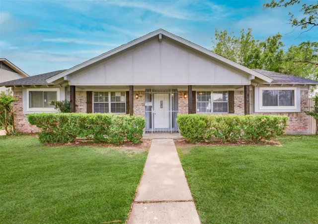 2nd image of 7927 Pella Dr, Houston, TX 77036 | MLS# 75393313