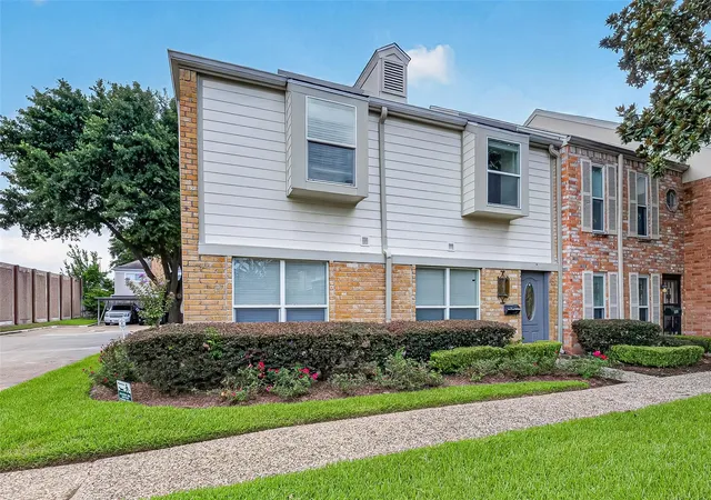 Photo 3 of Townhouse for sale at 10383 Briar Forest Dr, Houston, TX 77042 | MLS# 23110919 | Listing updated on 2026-10-02