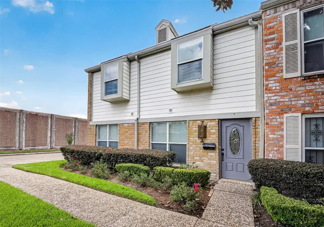 Photo 3 of Townhouse for sale at 10383 Briar Forest Dr, Houston, TX 77042 | MLS# 23110919 | Listing updated on 2026-10-02