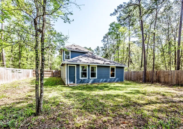 Photo 3 of Single family home for sale at 28605 Cedar Ct, Huntsville, TX 77320 | MLS# 66426613 | Listing updated on 2026-09-17