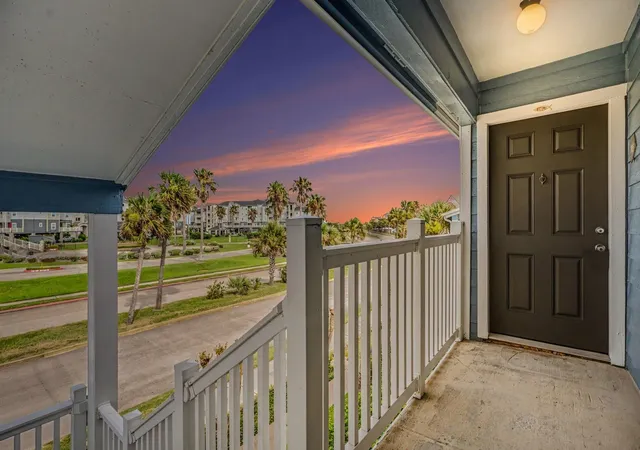 Homes for sale in Galveston, TX | 3506 Cvs Vw Blvd, Galveston, TX 77554