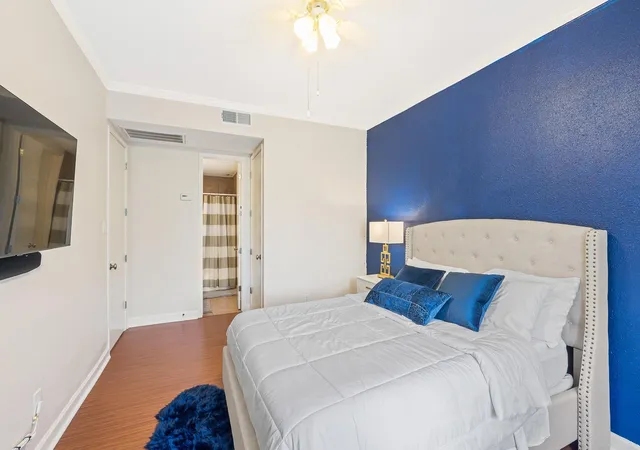 Photo 2 of Condo for sale at 4515 Briar Hollow Pl #312, Houston, TX 77027 | MLS# 16618644 | Listing updated on 2026-08-30