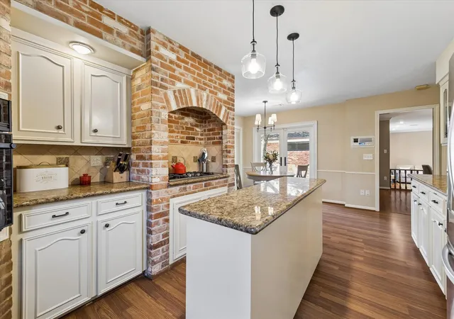 Photo 3 of Sale Pending at 4902 Clift Haven Dr, Houston, TX 77018 | MLS# 57197826 | Listing updated on 2026-09-03
