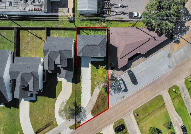2nd image of 216 San Jacinto St, La Porte, TX 77571 | MLS# 64634816