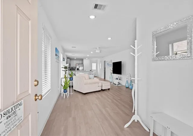 Photo 3 of Single family home for sale at 164 Pine Bnd Ct, Magnolia, TX 77354 | MLS# 35260497 | Listing updated on 2026-09-03