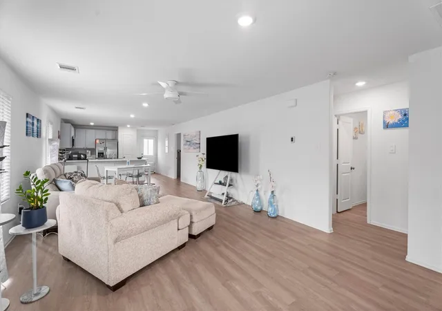 Photo 4 of Single family home for sale at 164 Pine Bnd Ct, Magnolia, TX 77354 | MLS# 35260497 | Listing updated on 2026-09-03