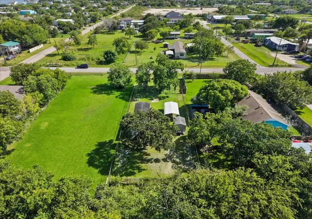 10th image of 710 Broadway, Dickinson, TX 77539 | MLS# 2668854