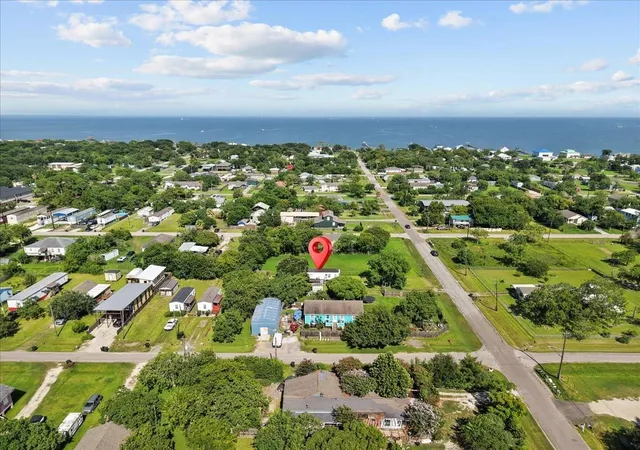 1st image of 710 Broadway, Dickinson, TX 77539 | MLS# 2668854