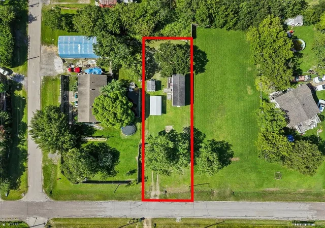 2nd image of 710 Broadway, Dickinson, TX 77539 | MLS# 2668854