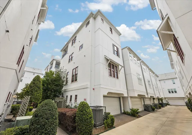 1st image of 238 E 28th St, Houston, TX 77008 | MLS# 70579351