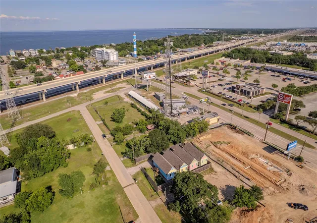 15th image of 50 W 8th St #A-D, Kemah, TX 77565 | MLS# 92795098