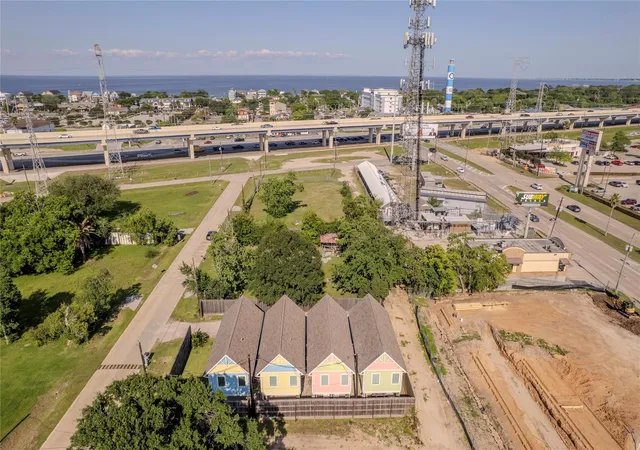 3rd image of 50 W 8Th St #A-D, Kemah, TX 77565 | MLS# 92795098