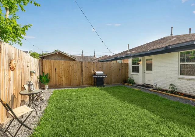 14th image of 3808 Cochran St, Houston, TX 77009 | MLS# 74552597