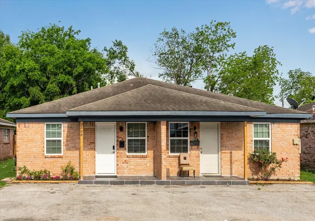 1st image of 3808 Cochran St, Houston, TX 77009 | MLS# 74552597