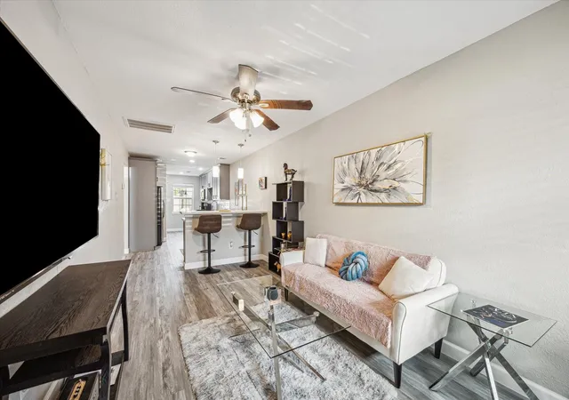 4th image of 3808 Cochran St, Houston, TX 77009 | MLS# 74552597
