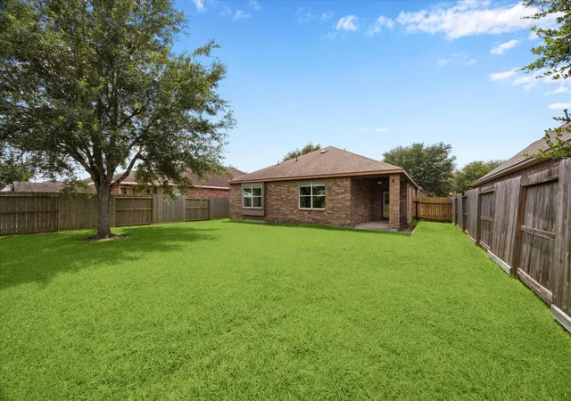 Homes for sale in Pearland, TX | 3105 W Trail Dr, Pearland, TX 77584 | MLS# 17356825