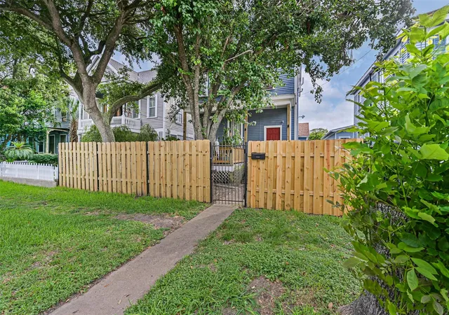 Photo 2 of Single family home for sale at 1713 Moody Ave, Galveston, TX 77550 | MLS# 32173860 | Listing updated on 2026-06-24