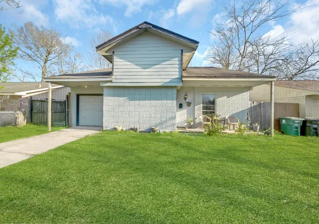 1st image of 3926 Heatherbrook Dr, Houston, TX 77045 | MLS# 81462026
