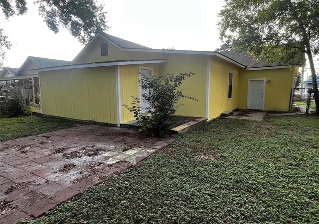 20th image of 1018 N 2nd St, Baytown, TX 77520 | MLS# 82854231
