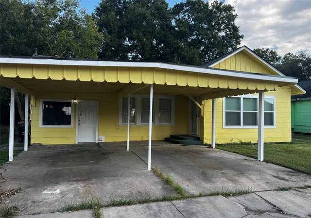 3rd image of 1018 N 2Nd St, Baytown, TX 77520 | MLS# 82854231