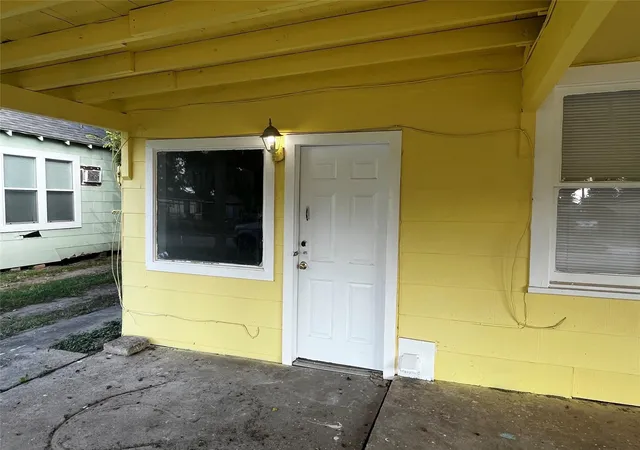 5th image of 1018 N 2Nd St, Baytown, TX 77520 | MLS# 82854231