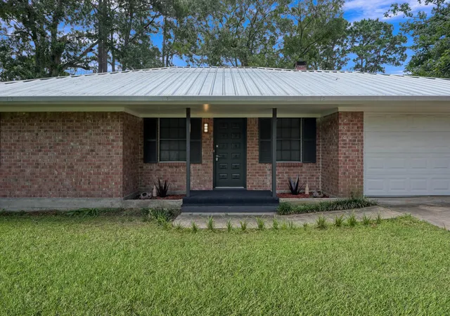 Photo 1 of Single family home for sale at 13544 Northshore Loop, Conroe, TX 77304 | MLS# 76330162 | Listing updated on 2026-08-01