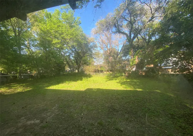 18th image of 1015 Oak Dr, Huntsville, TX 77320 | MLS# 65779507