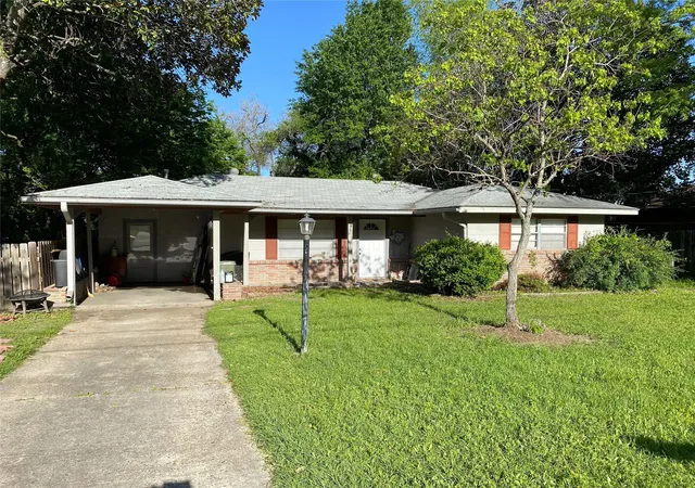 2nd image of 1015 Oak Dr, Huntsville, TX 77320 | MLS# 65779507