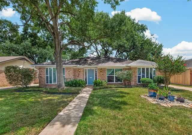 3rd image of 8507 Langdon Ln, Houston, TX 77036 | MLS# 42647536