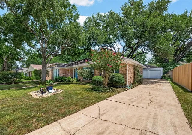 4th image of 8507 Langdon Ln, Houston, TX 77036 | MLS# 42647536
