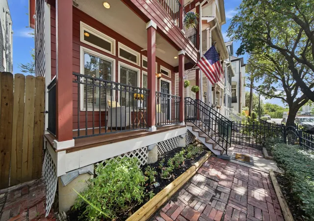 2nd image of 1118 Edwards St, Houston, TX 77007 | MLS# 47173585