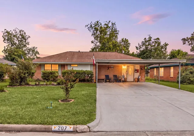 2nd image of 207 Chandler Dr, Baytown, TX 77521 | MLS# 53326557