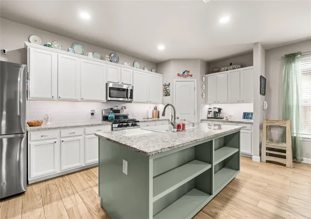 Photo 3 of Single family home for sale at 8910 Beacon Ml Dr, Cypress, TX 77433 | MLS# 5438459 | Listing updated on 2026-09-05
