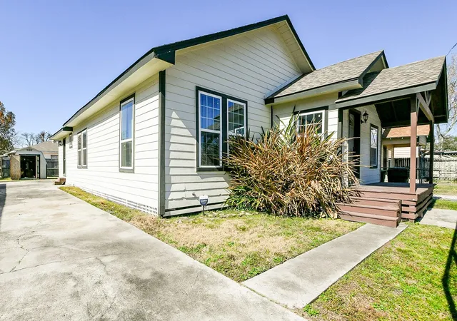 Photo 2 of Single family home for sale at 2119 Carter St, Houston, TX 77008 | MLS# 73623933 | Listing updated on 2026-08-20